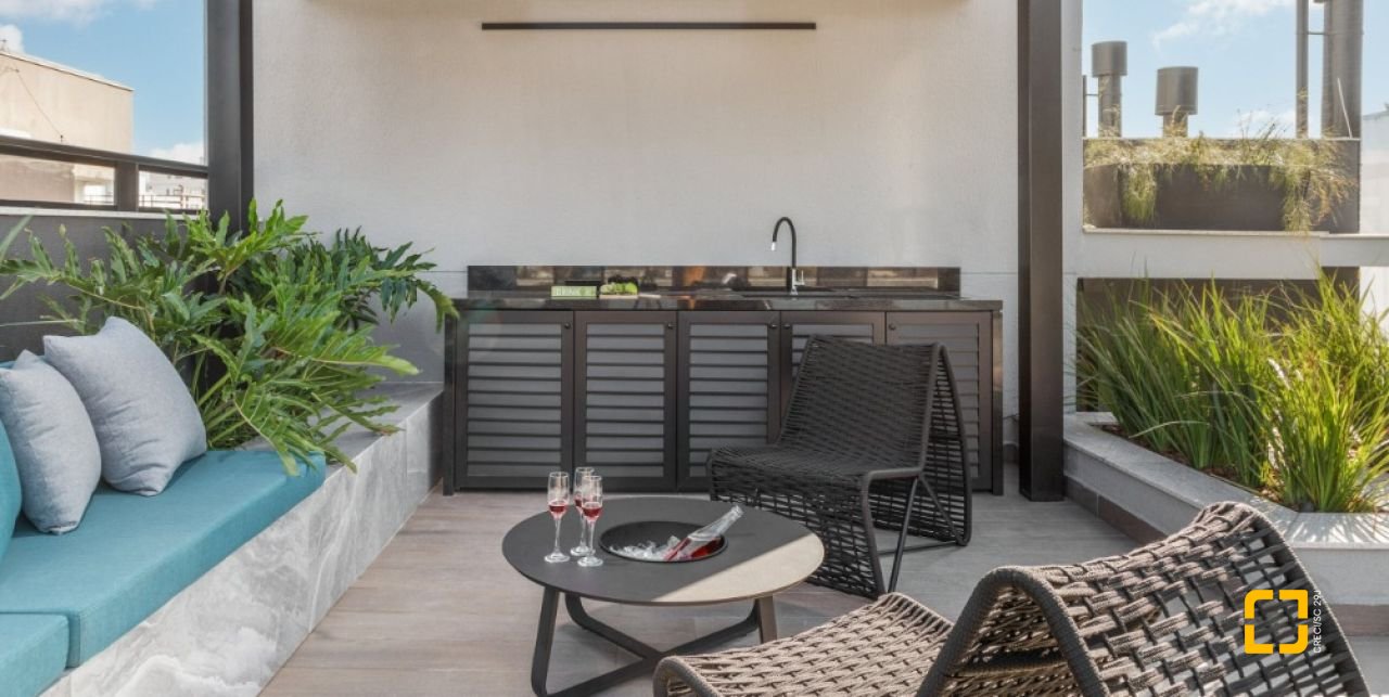 Apartamento com 107m², 4 quartos (sendo 1 suíte), 2 garagens, no bairro Centro em Florianópolis