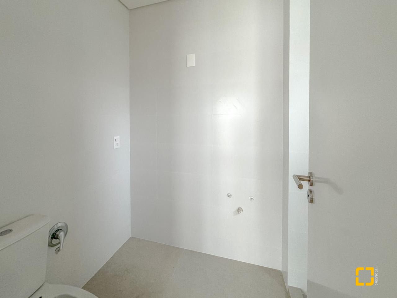 Apartamento com 107m², 4 quartos (sendo 1 suíte), 2 garagens, no bairro Centro em Florianópolis