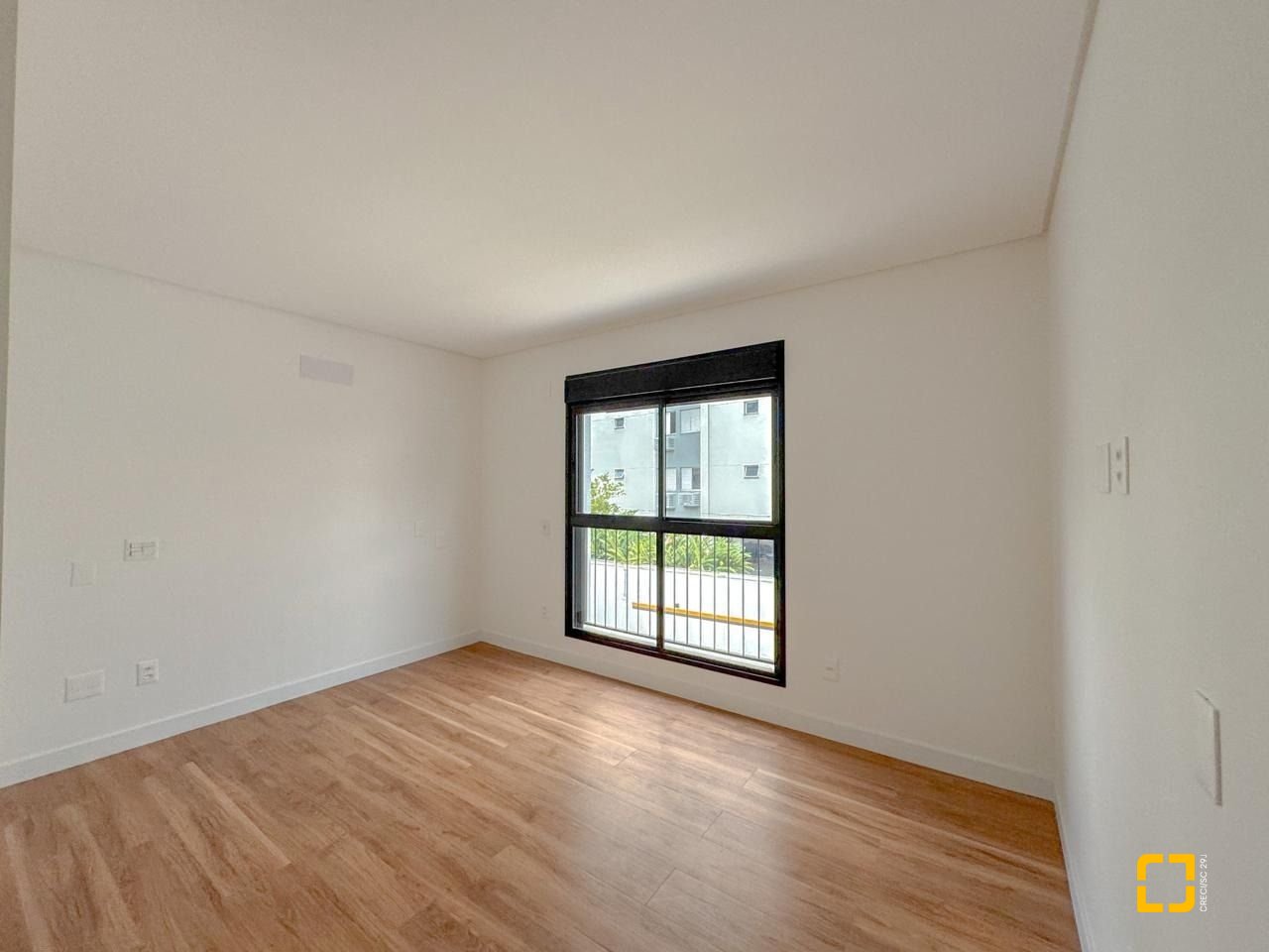 Apartamento com 107m², 4 quartos (sendo 1 suíte), 2 garagens, no bairro Centro em Florianópolis