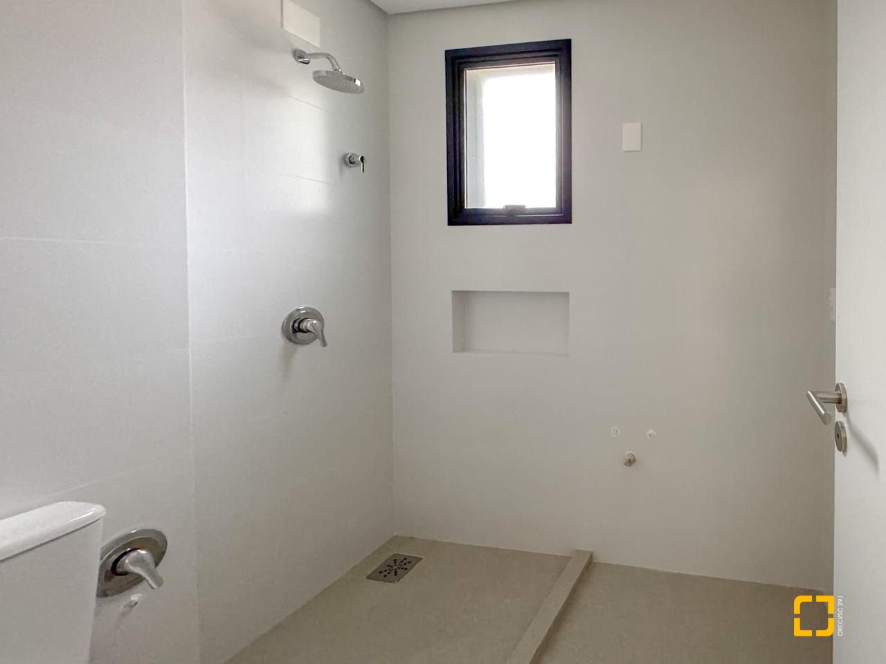 Apartamento com 107m², 4 quartos (sendo 1 suíte), 2 garagens, no bairro Centro em Florianópolis