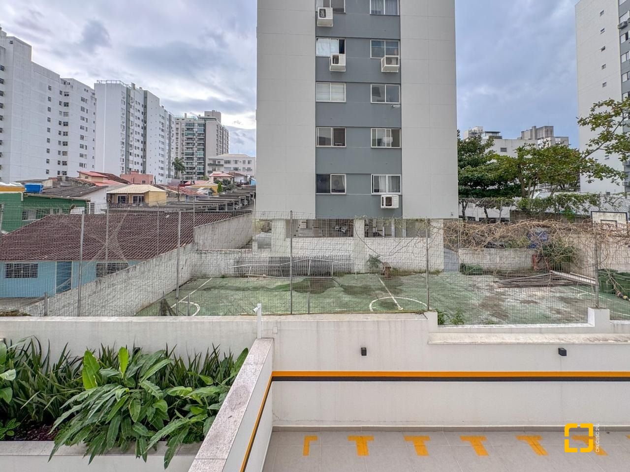 Apartamento com 107m², 4 quartos (sendo 1 suíte), 2 garagens, no bairro Centro em Florianópolis
