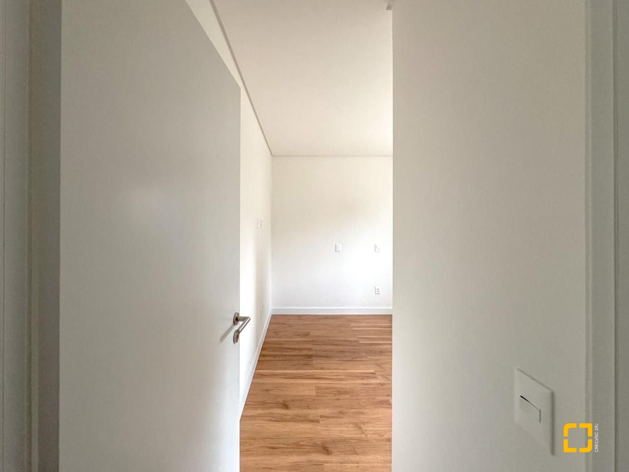 Apartamento com 107m², 4 quartos (sendo 1 suíte), 2 garagens, no bairro Centro em Florianópolis