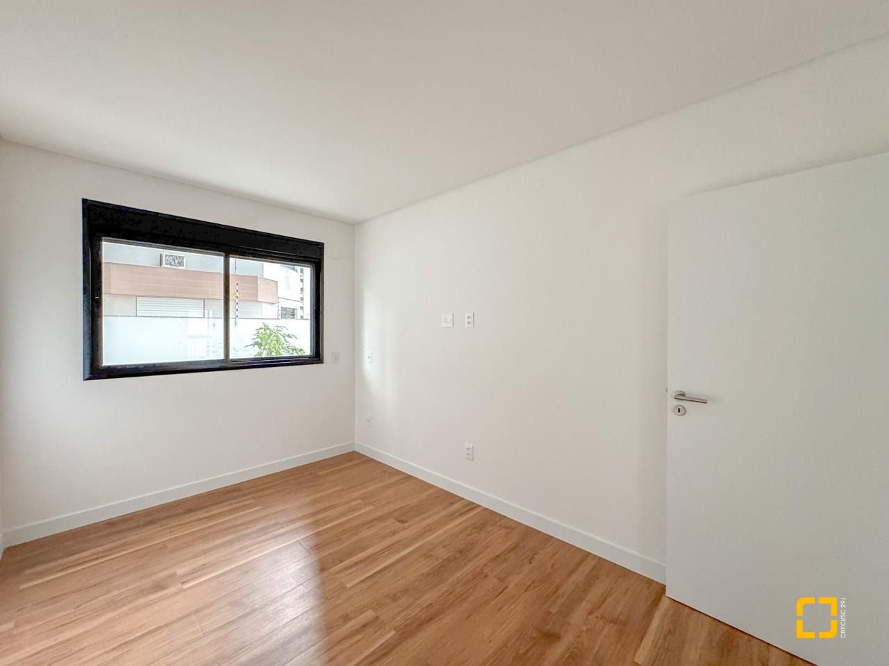 Apartamento com 107m², 4 quartos (sendo 1 suíte), 2 garagens, no bairro Centro em Florianópolis