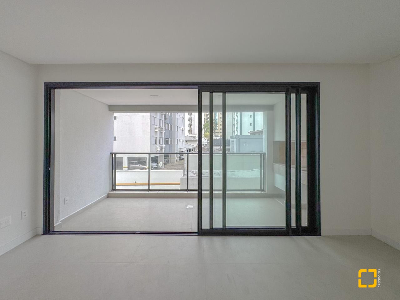 Apartamento com 107m², 4 quartos (sendo 1 suíte), 2 garagens, no bairro Centro em Florianópolis