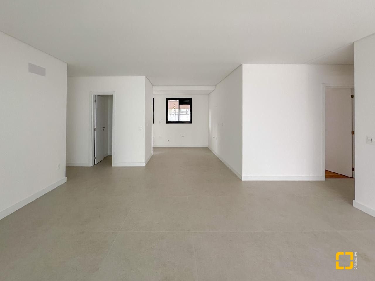 Apartamento com 107m², 4 quartos (sendo 1 suíte), 2 garagens, no bairro Centro em Florianópolis
