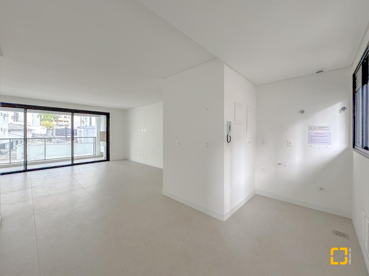Apartamento com 107m², 4 quartos (sendo 1 suíte), 2 garagens, no bairro Centro em Florianópolis