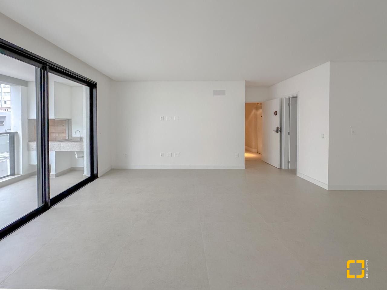 Apartamento com 107m², 4 quartos (sendo 1 suíte), 2 garagens, no bairro Centro em Florianópolis