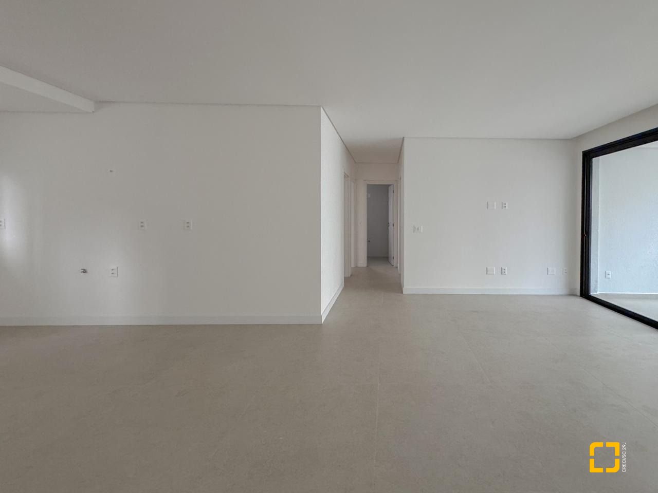 Apartamento com 107m², 4 quartos (sendo 1 suíte), 2 garagens, no bairro Centro em Florianópolis