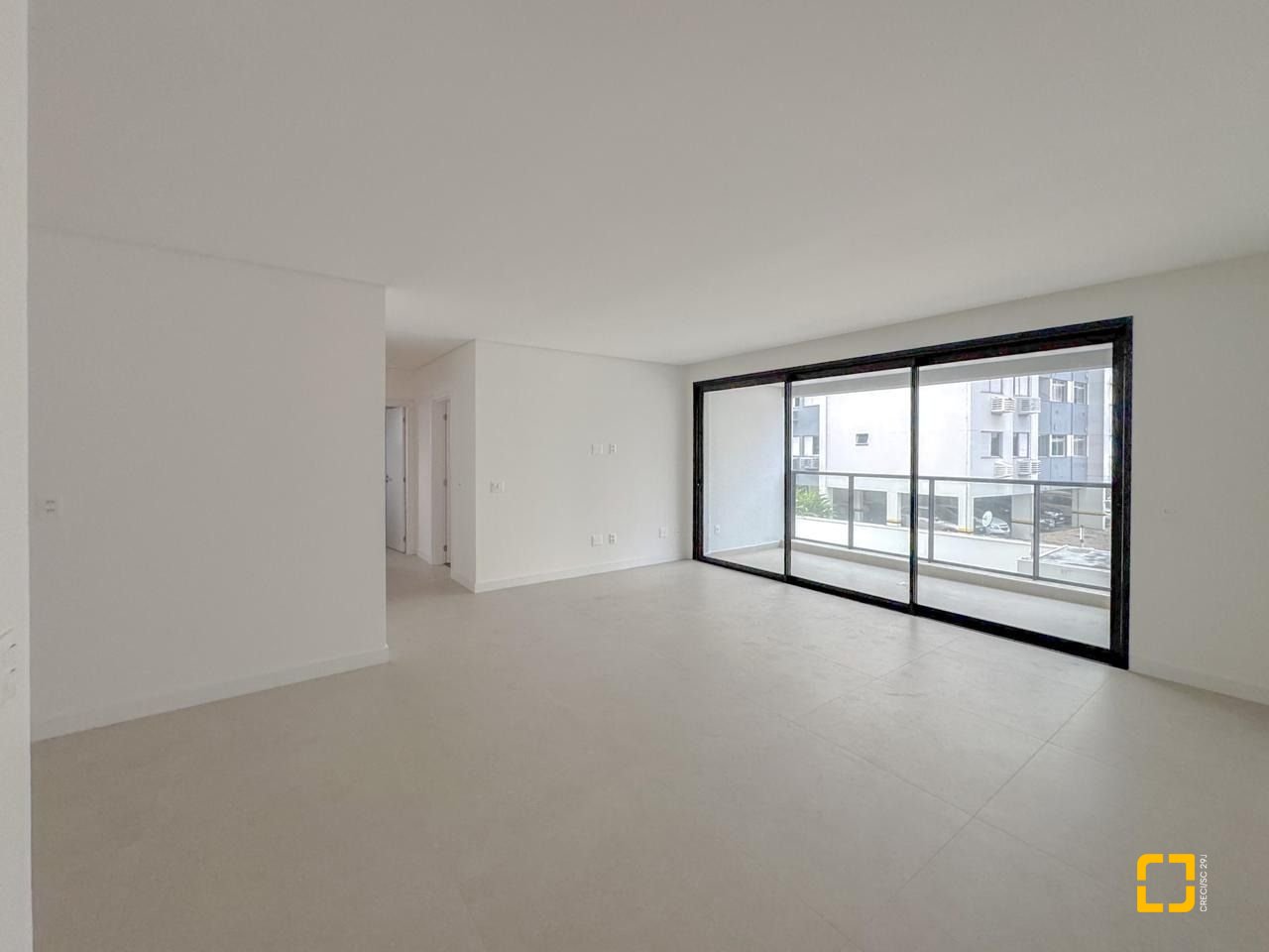 Apartamento com 107m², 4 quartos (sendo 1 suíte), 2 garagens, no bairro Centro em Florianópolis