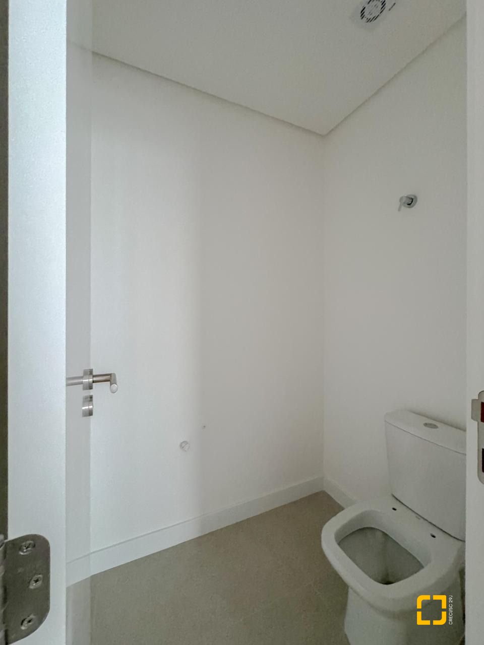 Apartamento com 107m², 4 quartos (sendo 1 suíte), 2 garagens, no bairro Centro em Florianópolis