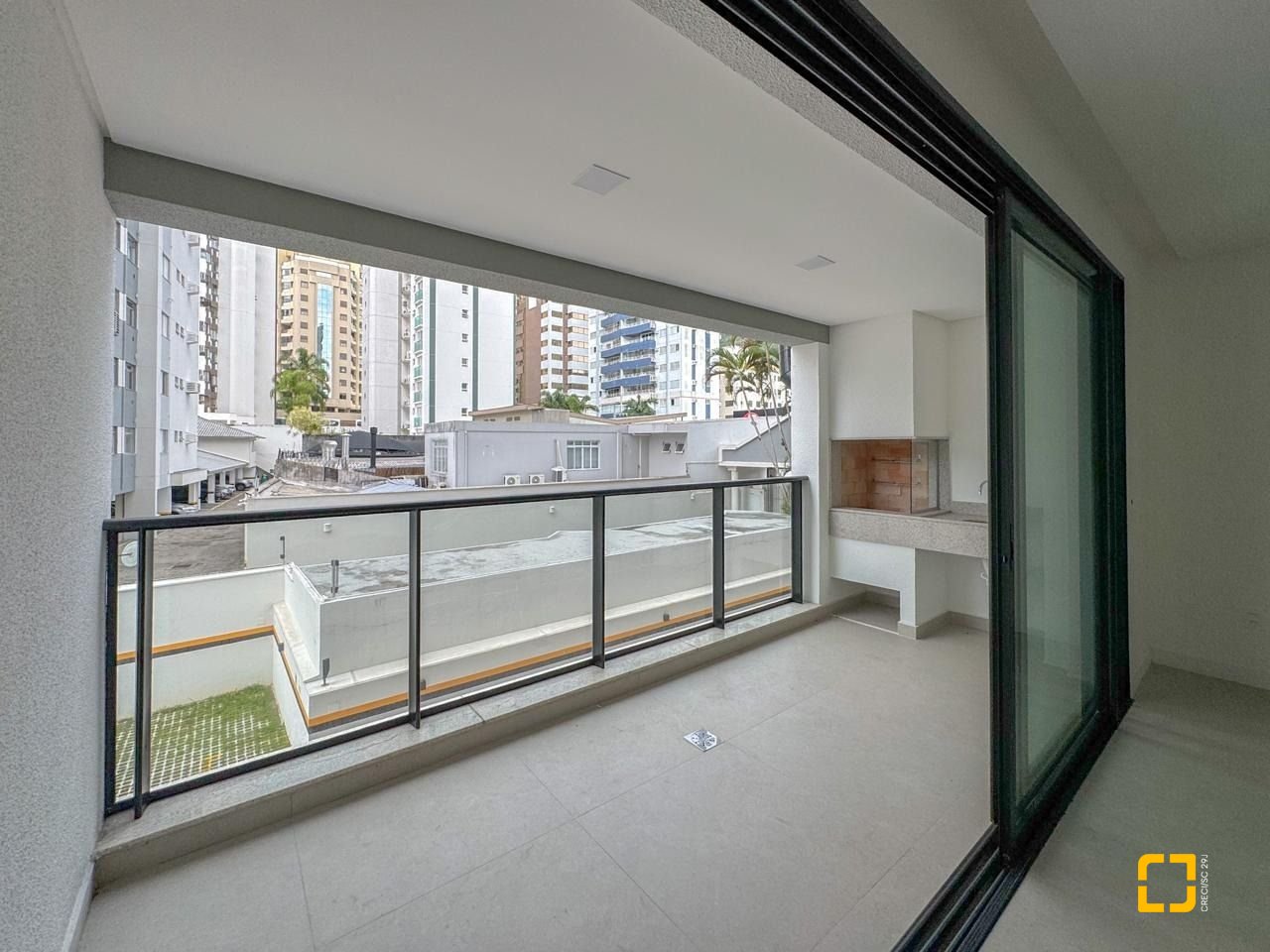 Apartamento com 107m², 4 quartos (sendo 1 suíte), 2 garagens, no bairro Centro em Florianópolis