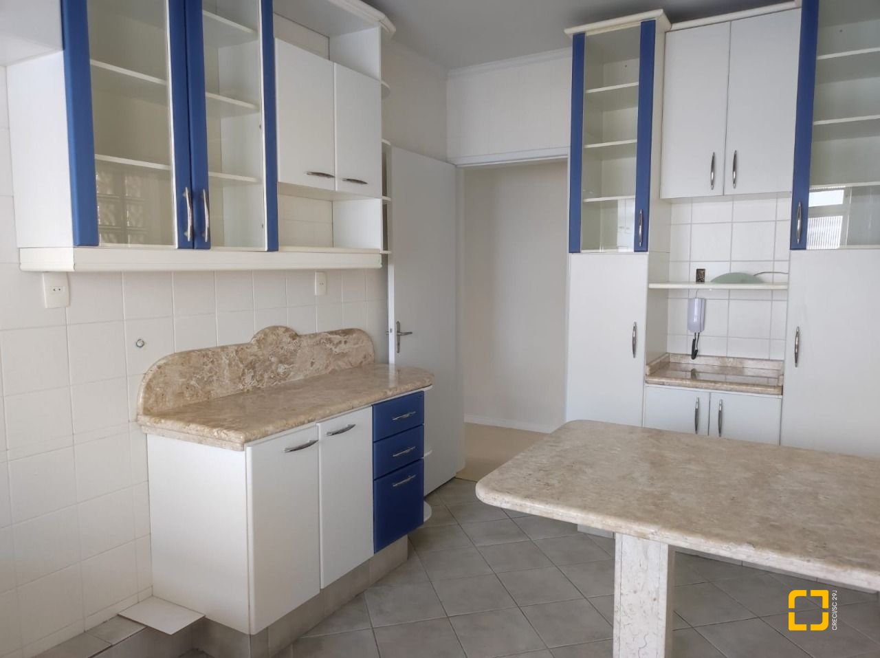 Cobertura com 144m², 4 quartos (sendo 1 suíte), 2 garagens, no bairro Estreito em Florianópolis
