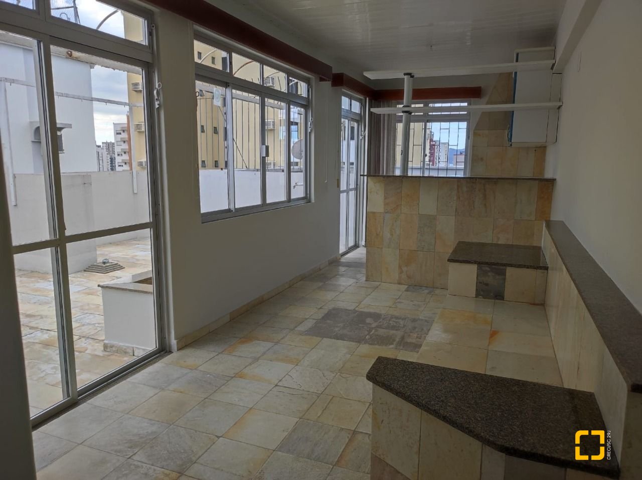 Cobertura com 144m², 4 quartos (sendo 1 suíte), 2 garagens, no bairro Estreito em Florianópolis