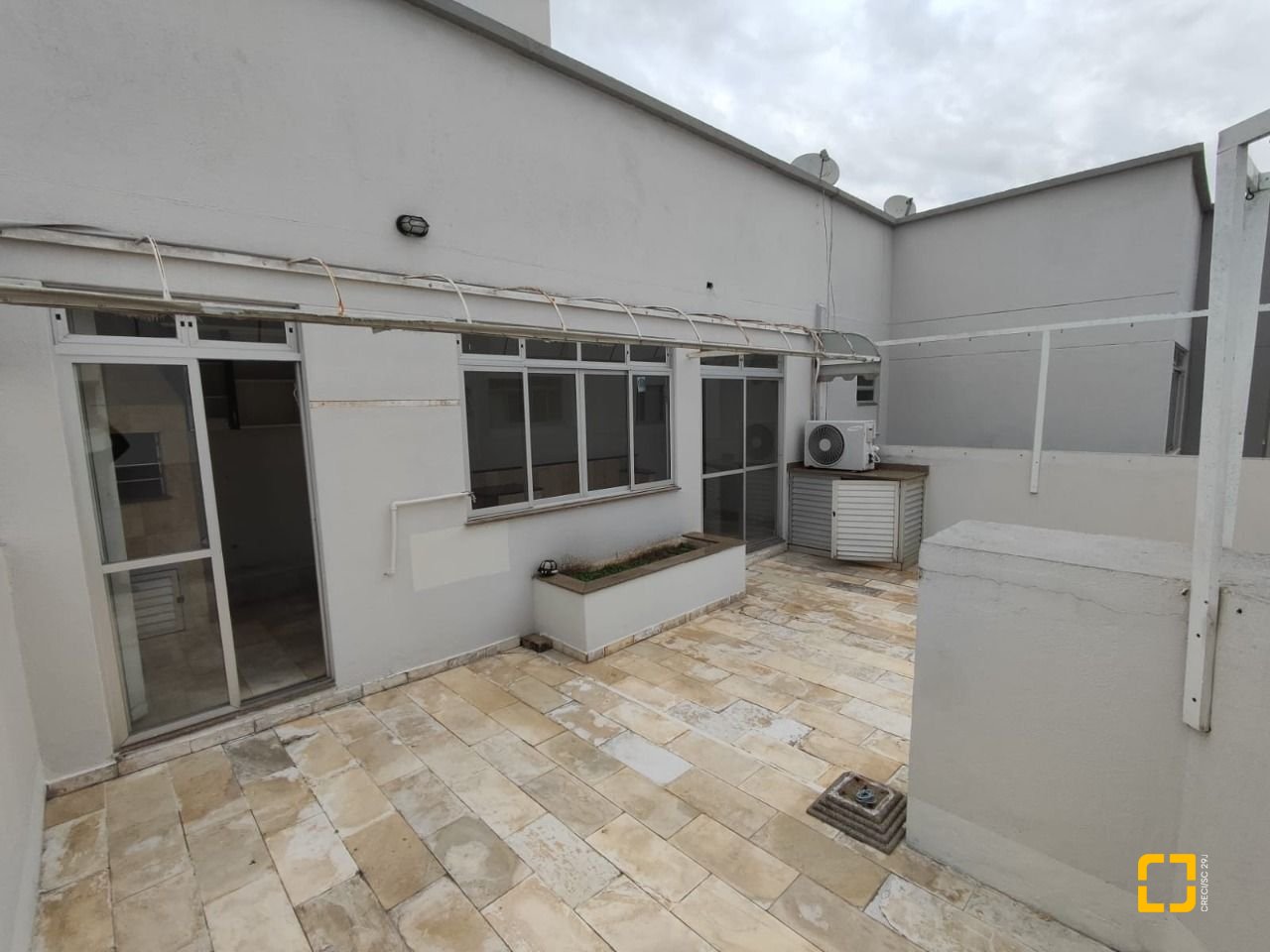 Cobertura com 144m², 4 quartos (sendo 1 suíte), 2 garagens, no bairro Estreito em Florianópolis