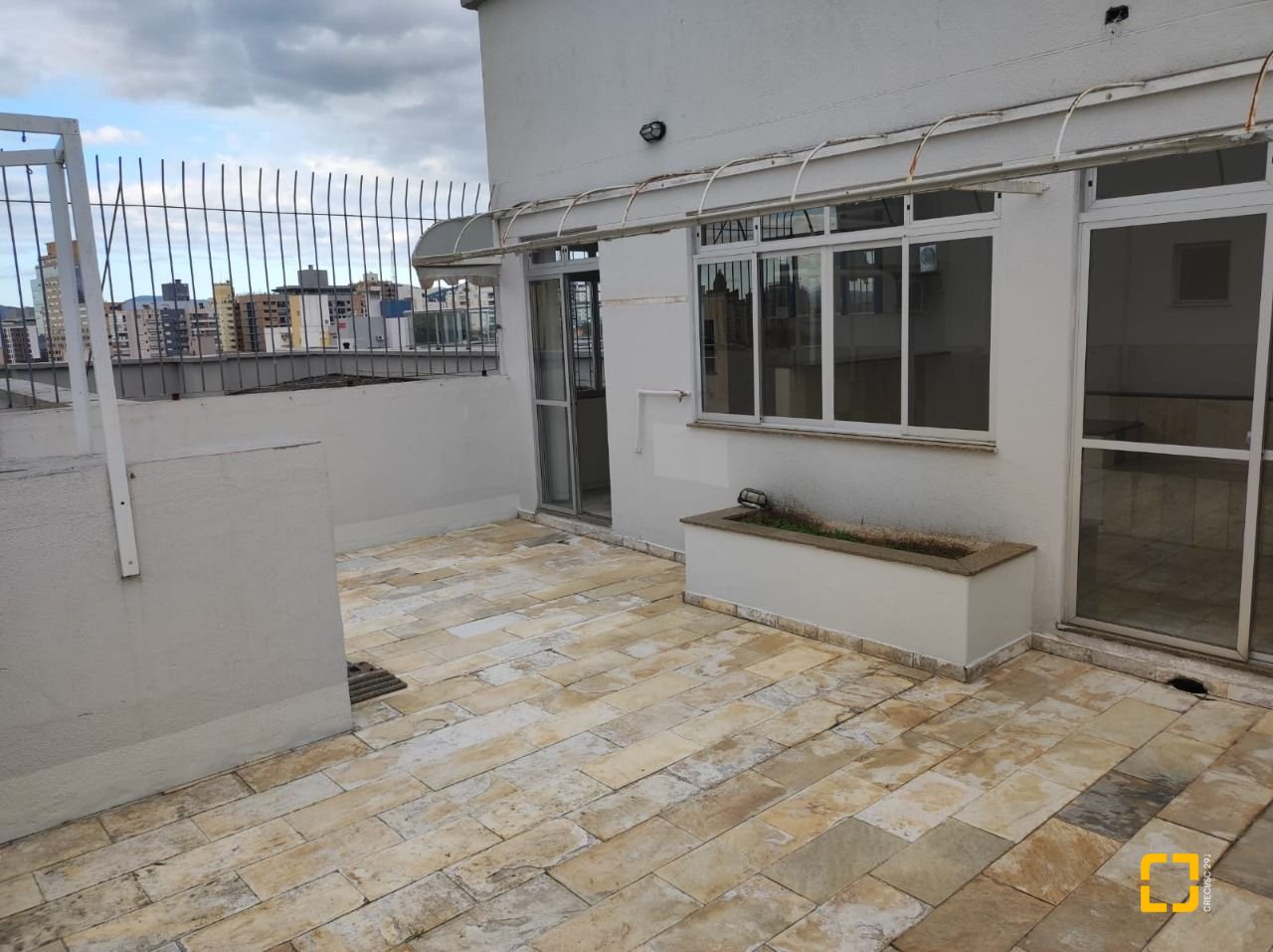 Cobertura com 144m², 4 quartos (sendo 1 suíte), 2 garagens, no bairro Estreito em Florianópolis