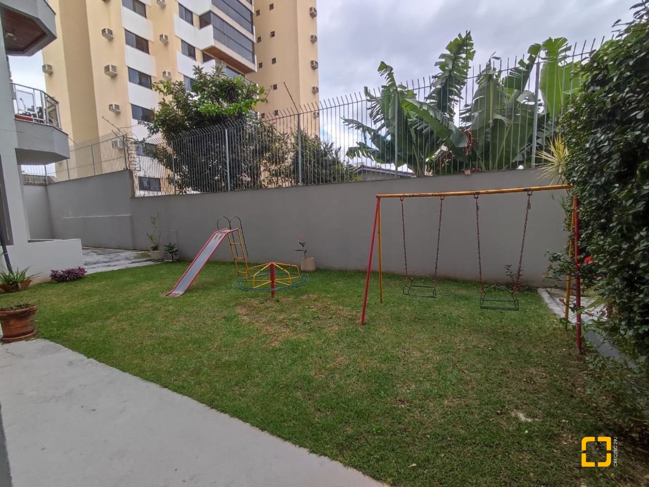 Cobertura com 144m², 4 quartos (sendo 1 suíte), 2 garagens, no bairro Estreito em Florianópolis
