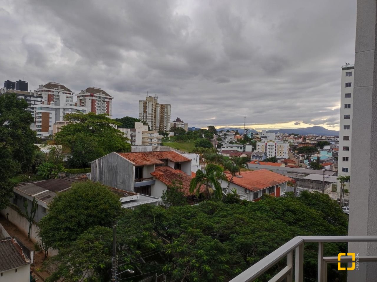 Cobertura com 144m², 4 quartos (sendo 1 suíte), 2 garagens, no bairro Estreito em Florianópolis