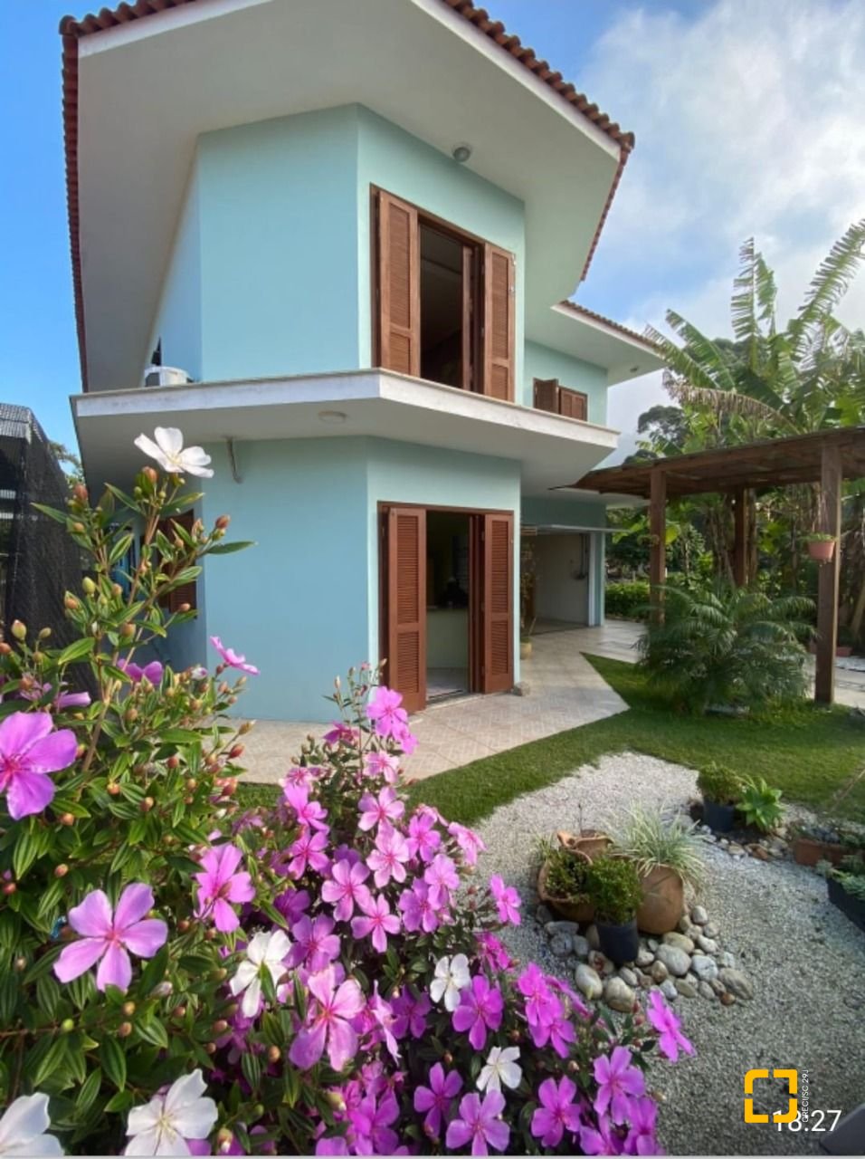 Casa com 156m², 6 quartos (sendo 1 suíte), 2 garagens, no bairro Vargem Grande em Florianópolis
