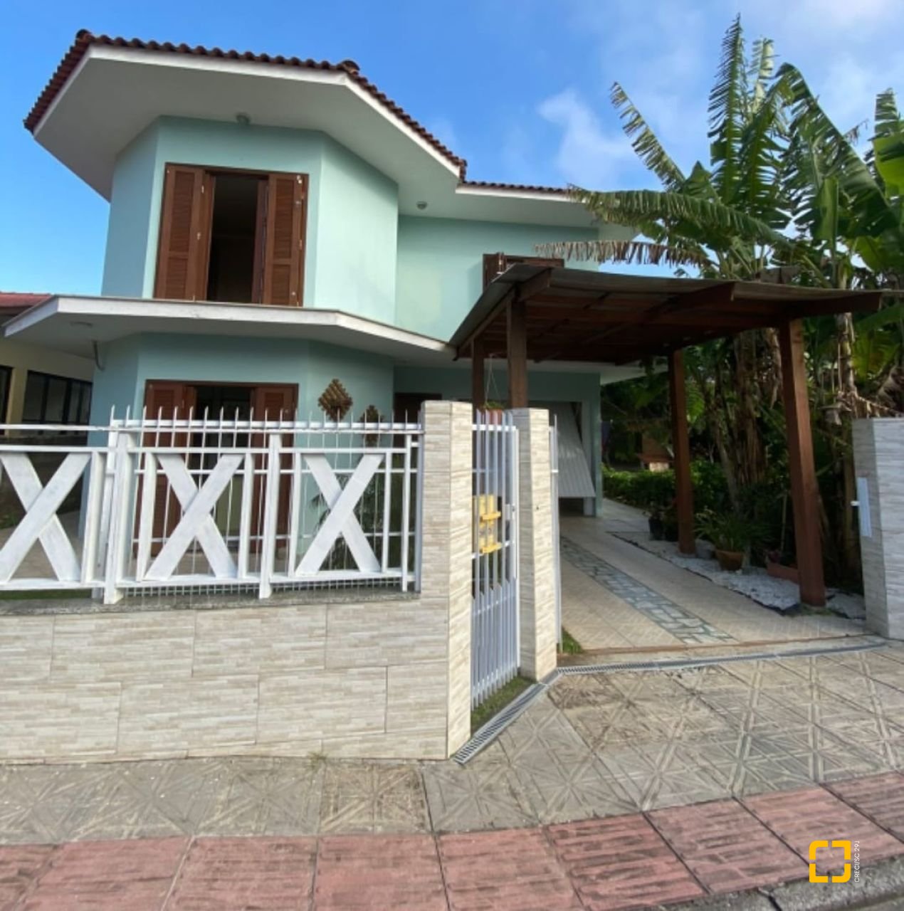 Casa com 156m², 6 quartos (sendo 1 suíte), 2 garagens, no bairro Vargem Grande em Florianópolis