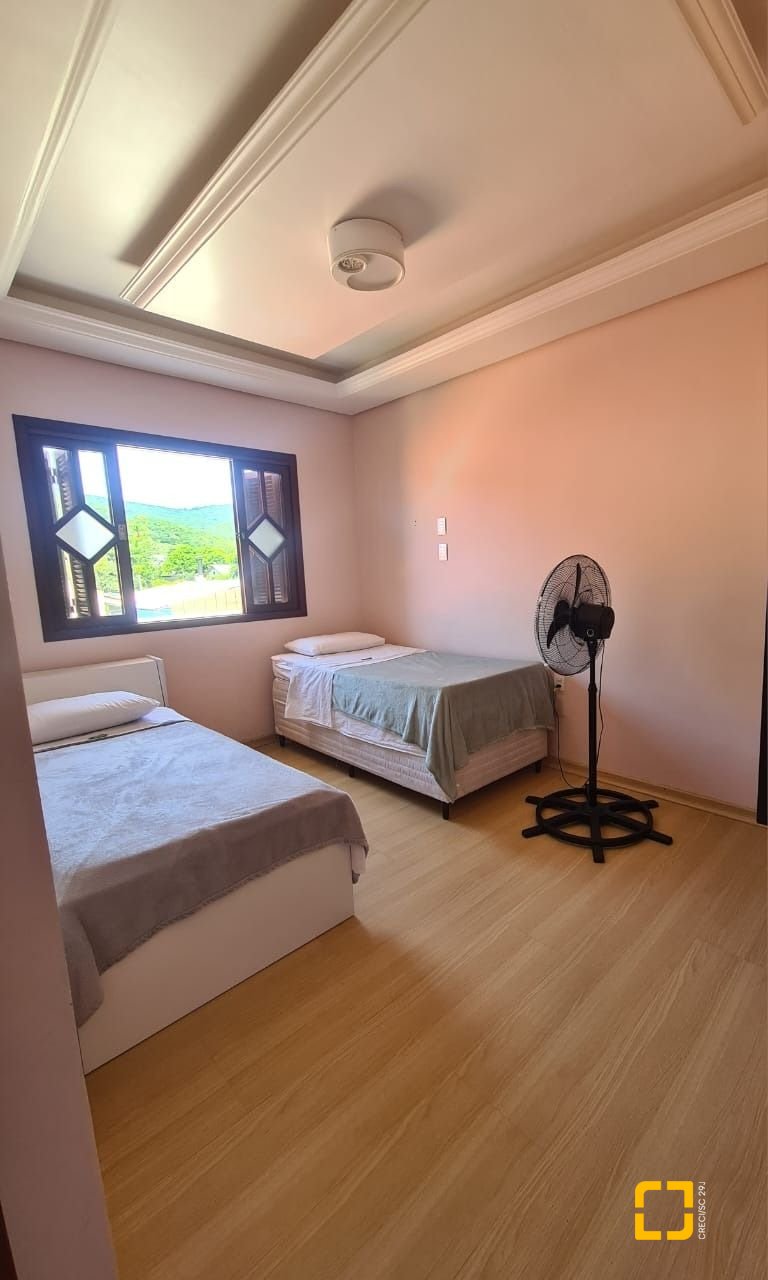 Casa com 156m², 6 quartos (sendo 1 suíte), 2 garagens, no bairro Vargem Grande em Florianópolis