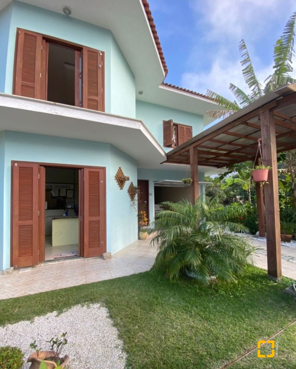 Casa com 156m², 6 quartos (sendo 1 suíte), 2 garagens, no bairro Vargem Grande em Florianópolis