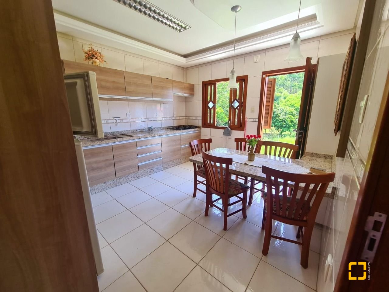 Casa com 156m², 6 quartos (sendo 1 suíte), 2 garagens, no bairro Vargem Grande em Florianópolis