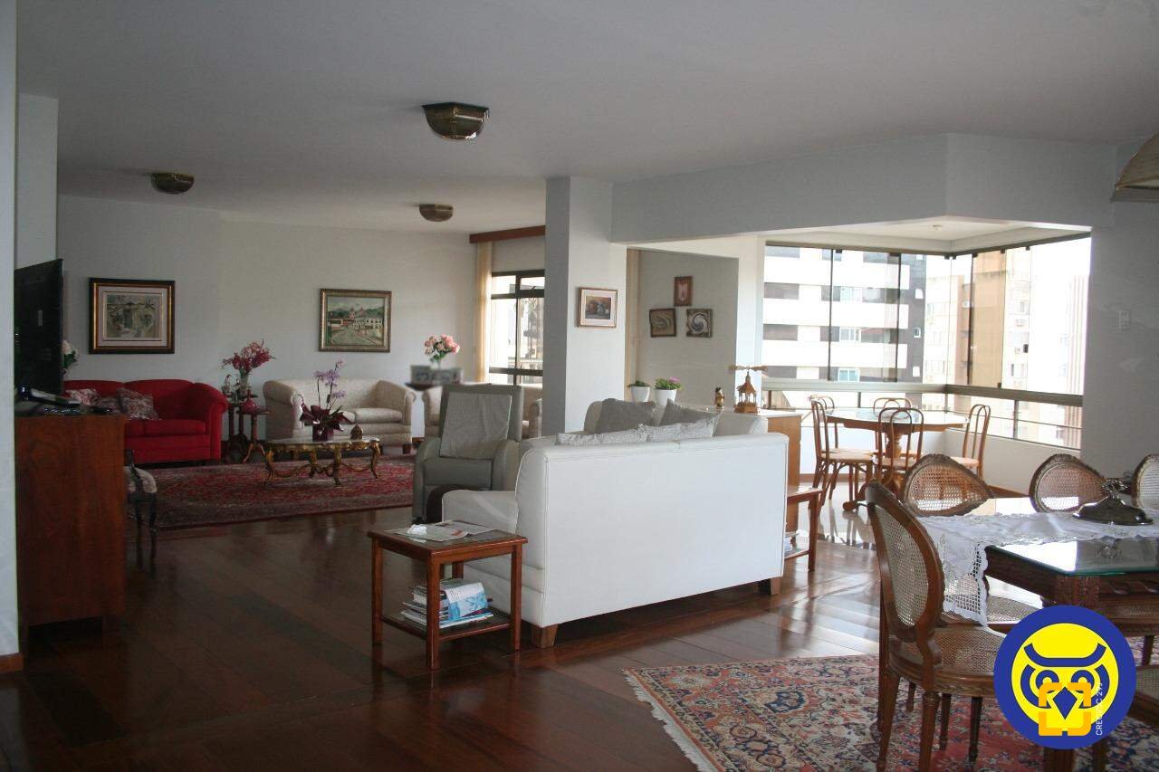 Apartamento com 264m², 6 quartos (sendo 2 suítes), 2 garagens, no bairro Agronômica em Florianópolis