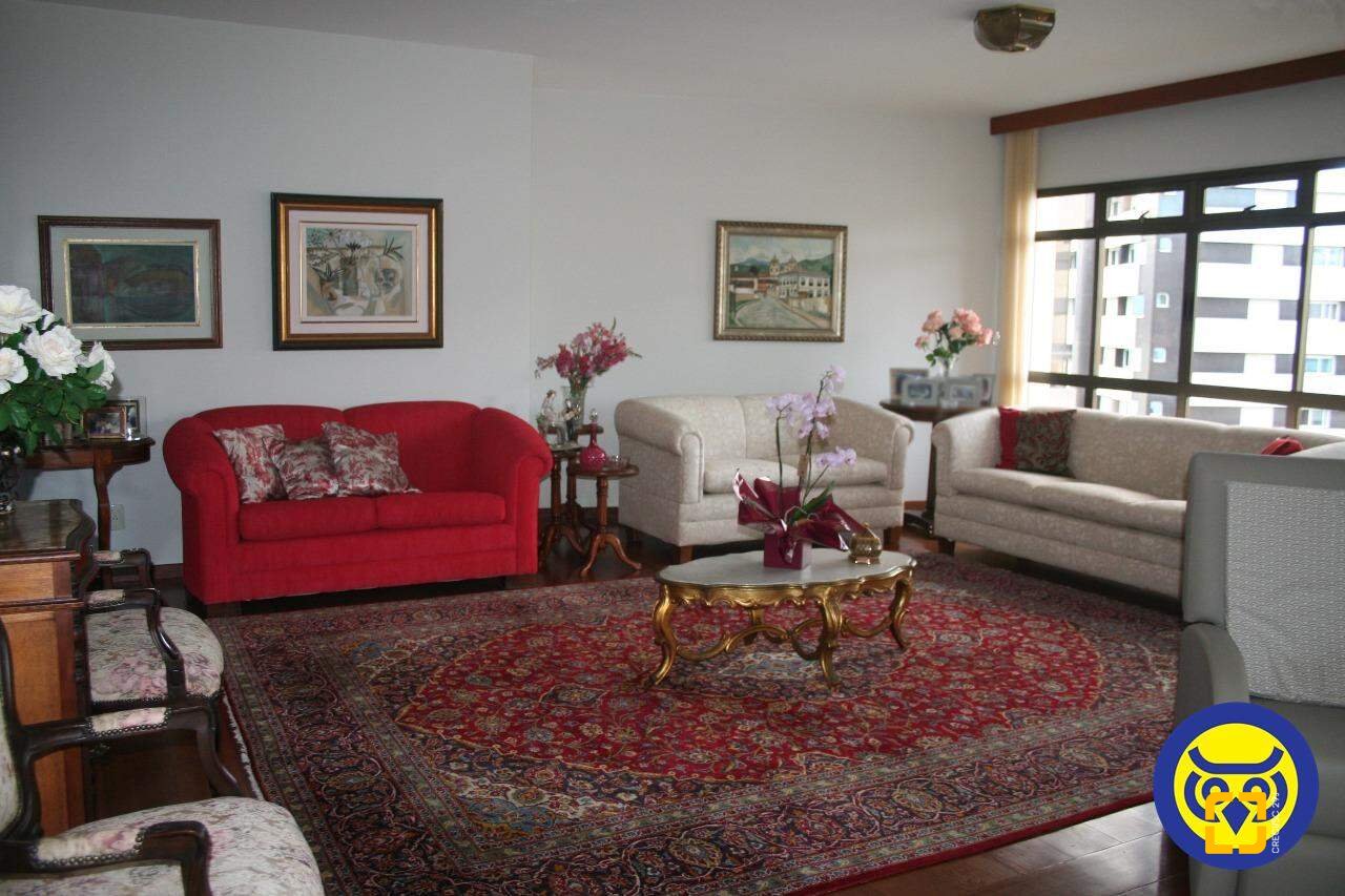 Apartamento com 264m², 6 quartos (sendo 2 suítes), 2 garagens, no bairro Agronômica em Florianópolis