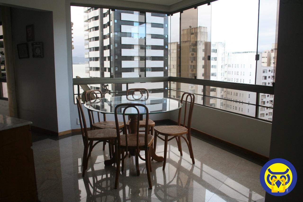 Apartamento com 264m², 6 quartos (sendo 2 suítes), 2 garagens, no bairro Agronômica em Florianópolis