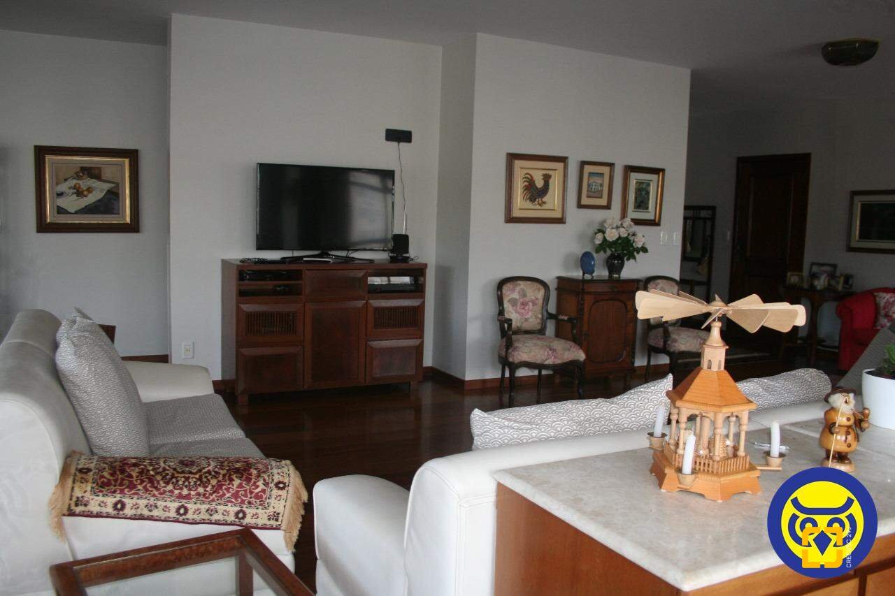 Apartamento com 264m², 6 quartos (sendo 2 suítes), 2 garagens, no bairro Agronômica em Florianópolis