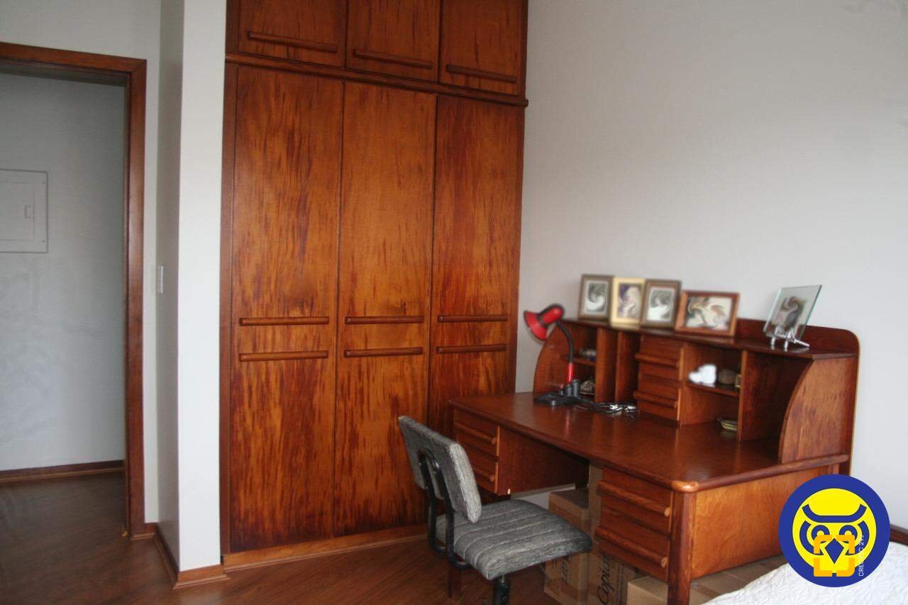 Apartamento com 264m², 6 quartos (sendo 2 suítes), 2 garagens, no bairro Agronômica em Florianópolis