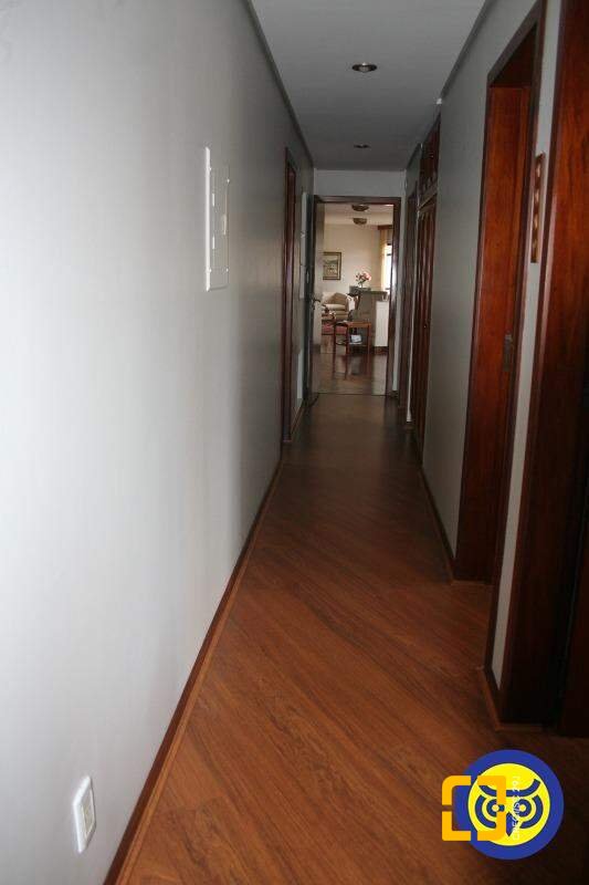 Apartamento com 264m², 6 quartos (sendo 2 suítes), 2 garagens, no bairro Agronômica em Florianópolis