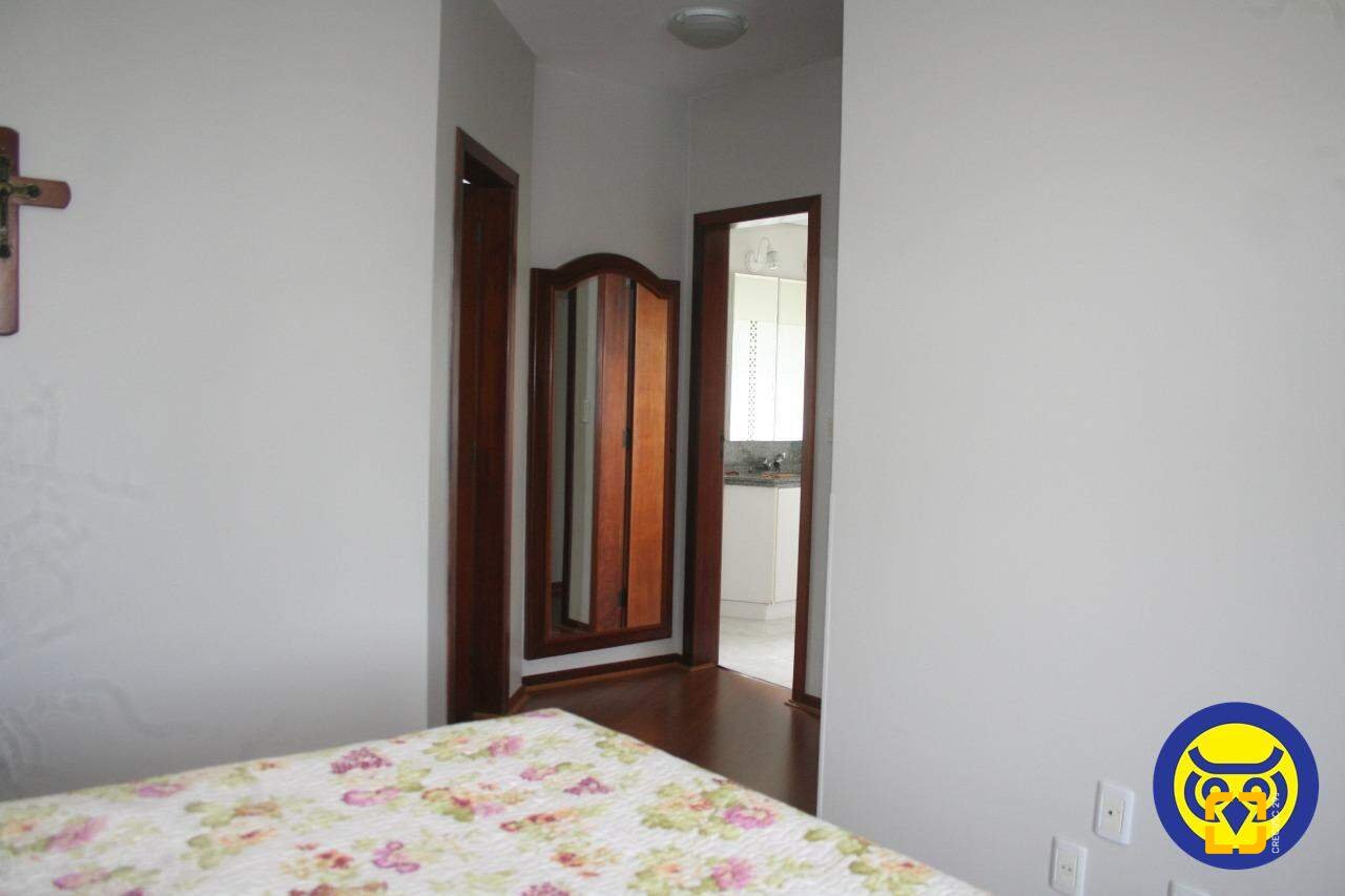 Apartamento com 264m², 6 quartos (sendo 2 suítes), 2 garagens, no bairro Agronômica em Florianópolis
