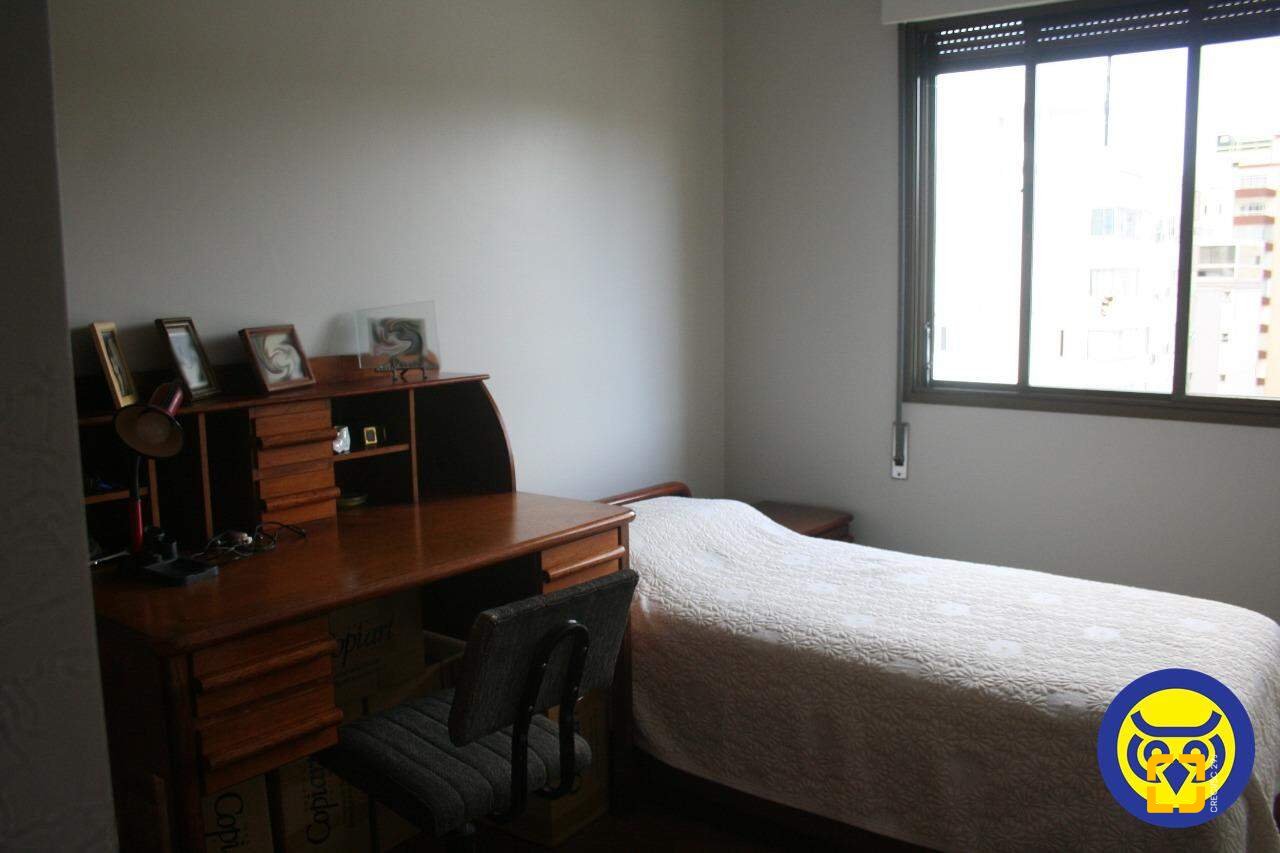 Apartamento com 264m², 6 quartos (sendo 2 suítes), 2 garagens, no bairro Agronômica em Florianópolis