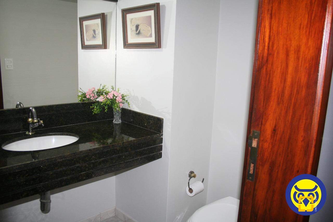 Apartamento com 264m², 6 quartos (sendo 2 suítes), 2 garagens, no bairro Agronômica em Florianópolis