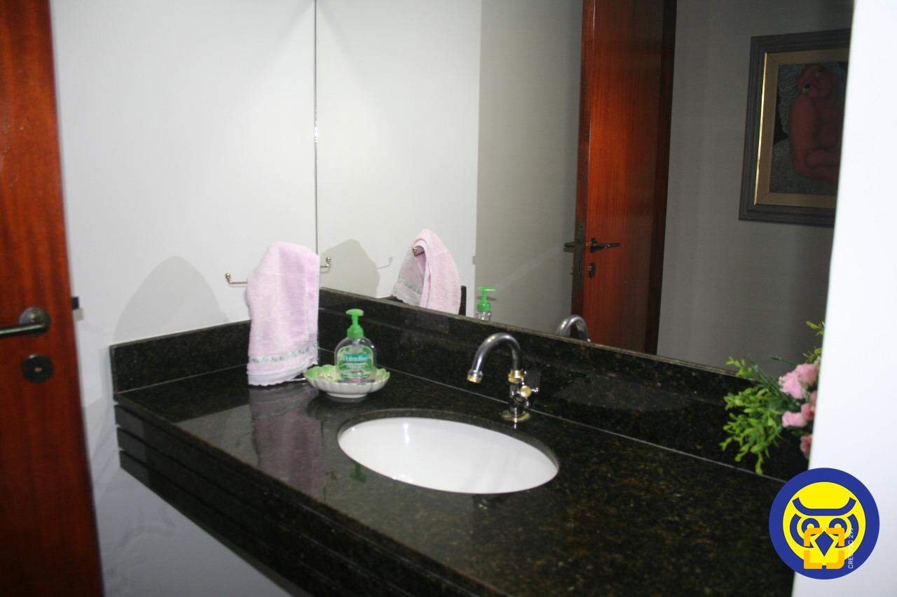 Apartamento com 264m², 6 quartos (sendo 2 suítes), 2 garagens, no bairro Agronômica em Florianópolis