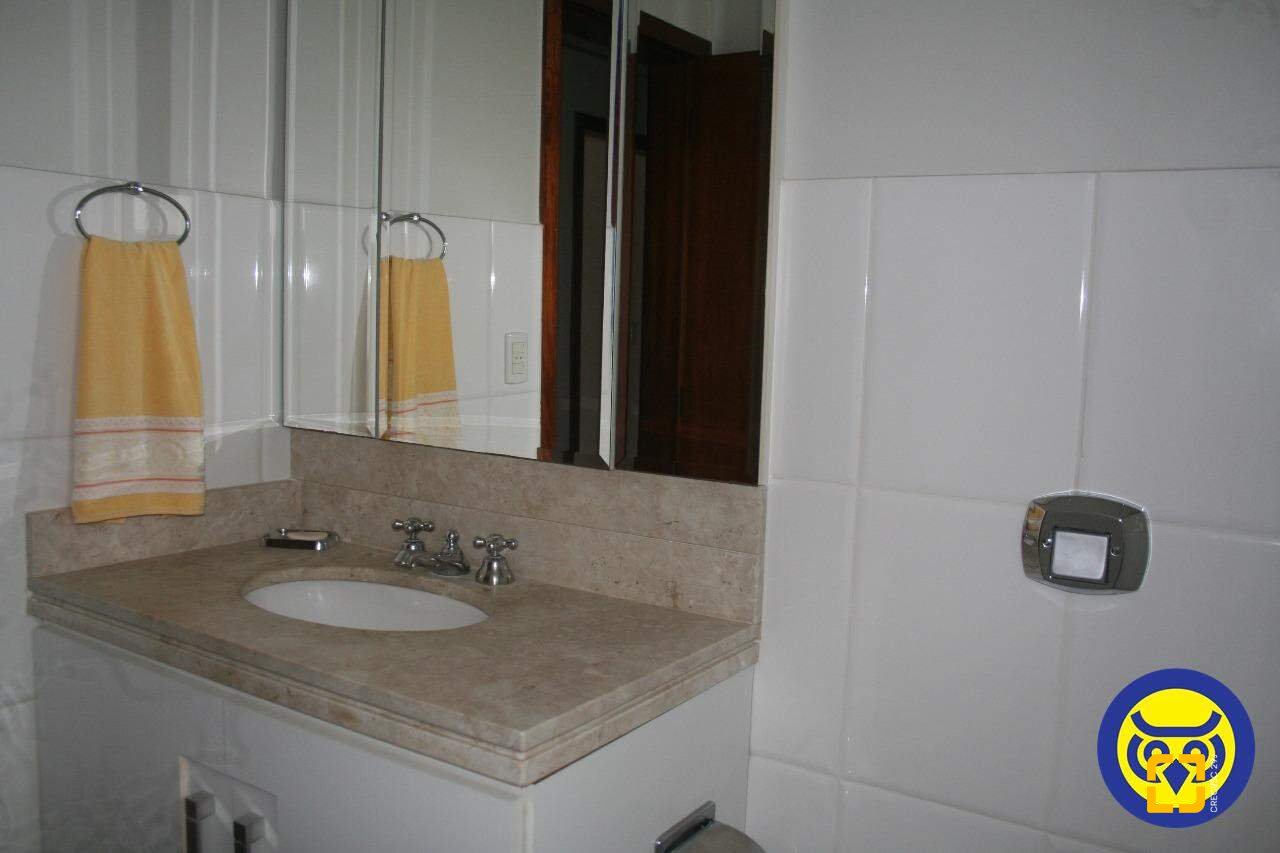 Apartamento com 264m², 6 quartos (sendo 2 suítes), 2 garagens, no bairro Agronômica em Florianópolis