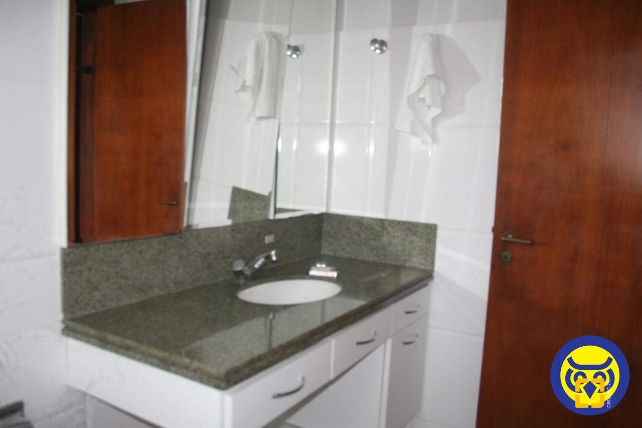 Apartamento com 264m², 6 quartos (sendo 2 suítes), 2 garagens, no bairro Agronômica em Florianópolis