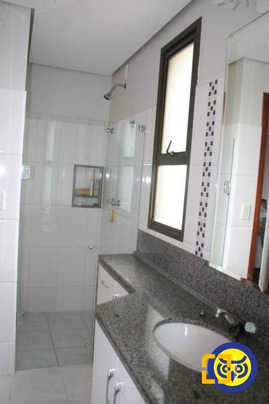 Apartamento com 264m², 6 quartos (sendo 2 suítes), 2 garagens, no bairro Agronômica em Florianópolis