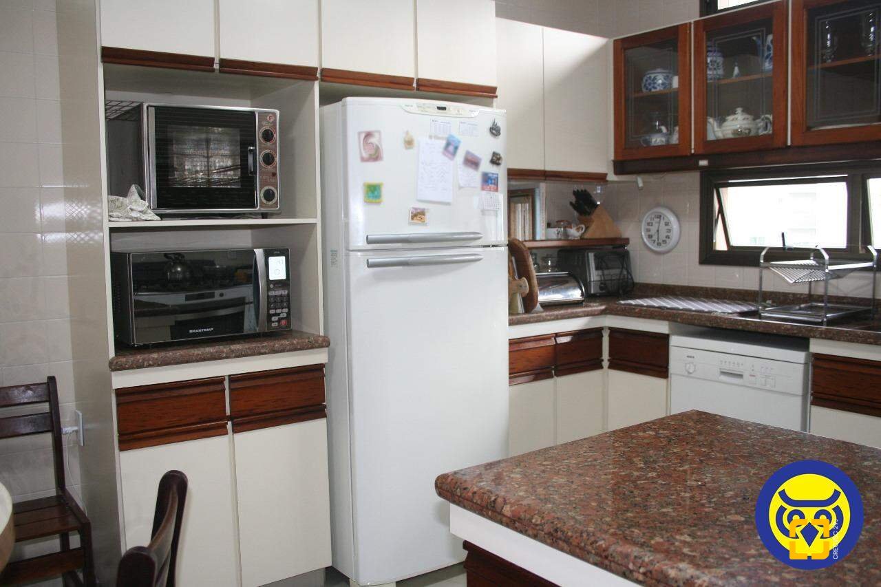 Apartamento com 264m², 6 quartos (sendo 2 suítes), 2 garagens, no bairro Agronômica em Florianópolis