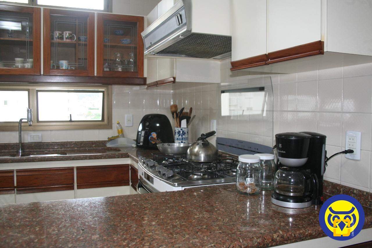 Apartamento com 264m², 6 quartos (sendo 2 suítes), 2 garagens, no bairro Agronômica em Florianópolis