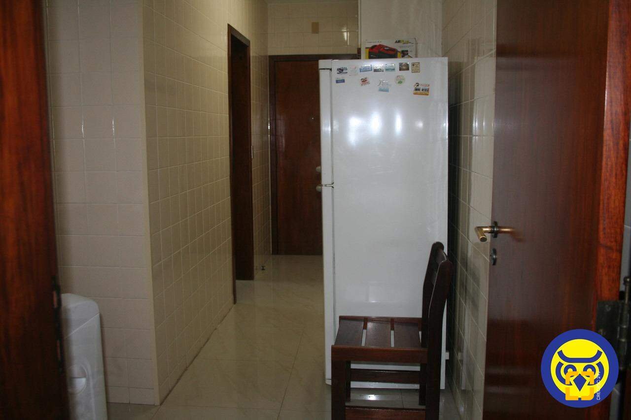 Apartamento com 264m², 6 quartos (sendo 2 suítes), 2 garagens, no bairro Agronômica em Florianópolis