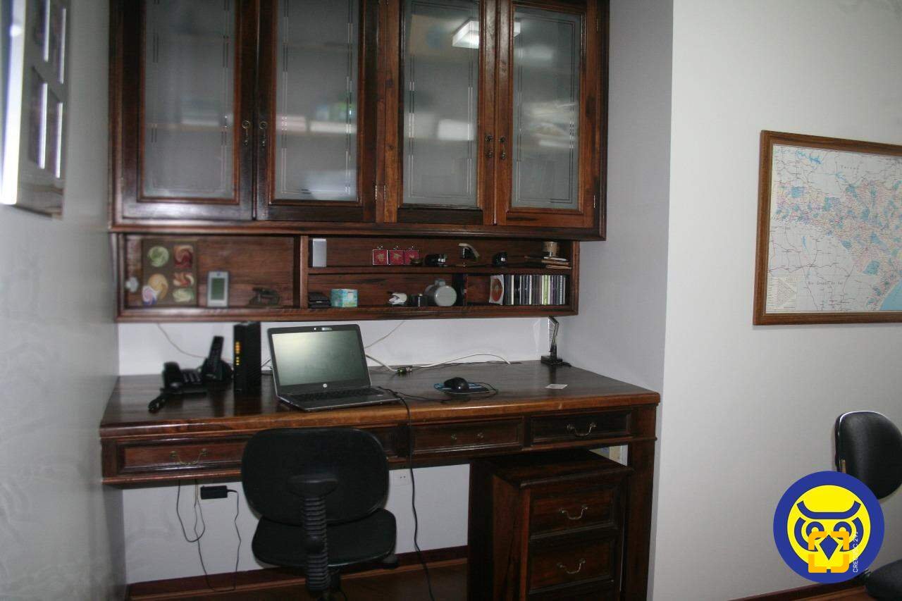 Apartamento com 264m², 6 quartos (sendo 2 suítes), 2 garagens, no bairro Agronômica em Florianópolis
