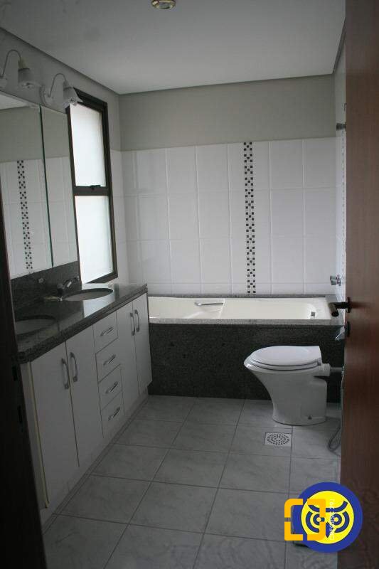 Apartamento com 264m², 6 quartos (sendo 2 suítes), 2 garagens, no bairro Agronômica em Florianópolis
