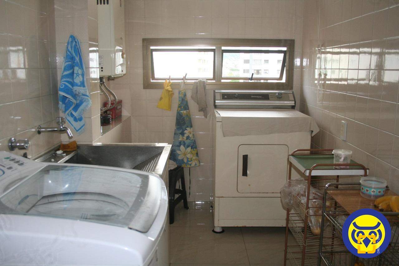 Apartamento com 264m², 6 quartos (sendo 2 suítes), 2 garagens, no bairro Agronômica em Florianópolis