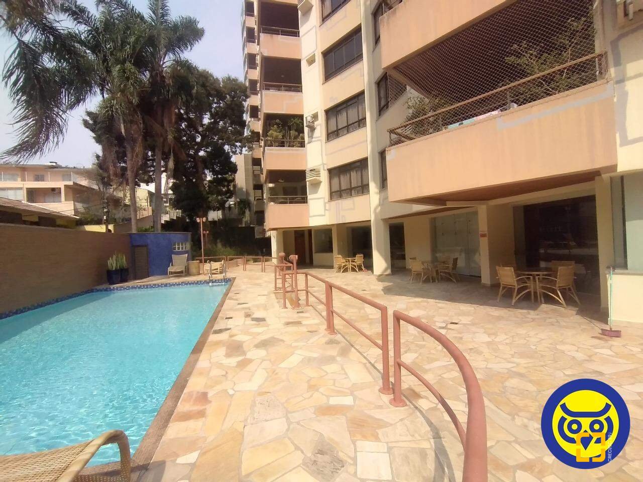 Apartamento com 264m², 6 quartos (sendo 2 suítes), 2 garagens, no bairro Agronômica em Florianópolis