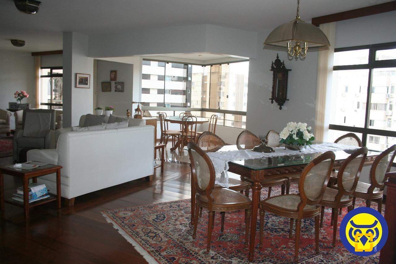 Apartamento com 264m², 6 quartos (sendo 2 suítes), 2 garagens, no bairro Agronômica em Florianópolis