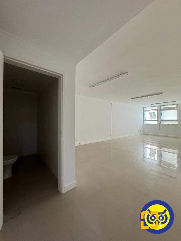 Sala com 47m², no bairro Centro em Florianópolis