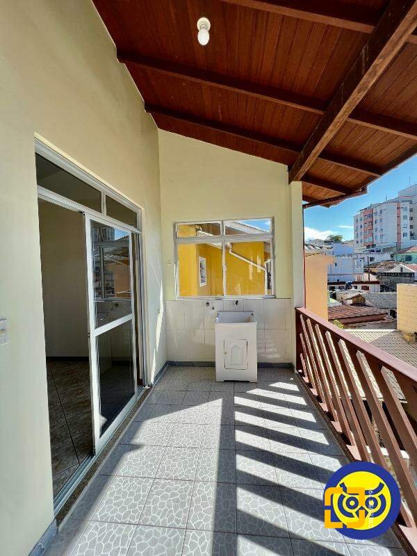 Casa com 239m², 6 quartos (sendo 2 suítes), 2 garagens, no bairro Jardim Atlântico em Florianópolis