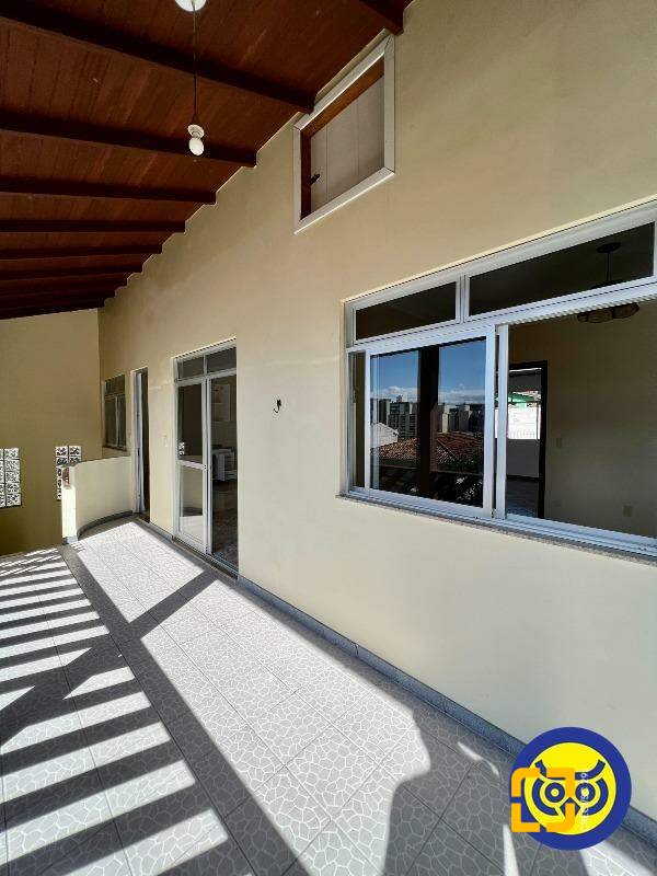 Casa com 239m², 6 quartos (sendo 2 suítes), 2 garagens, no bairro Jardim Atlântico em Florianópolis
